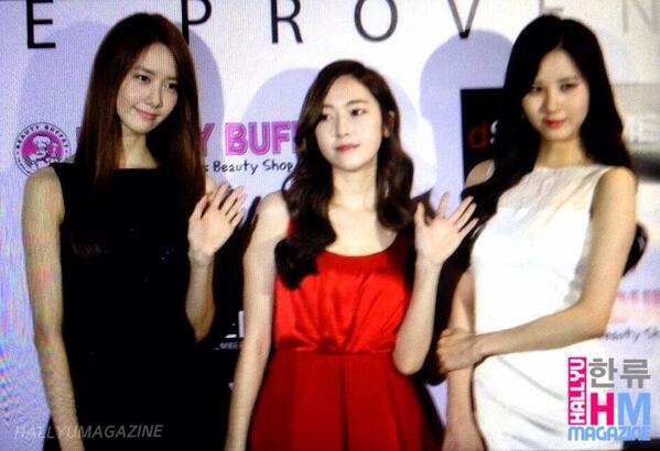 [PIC][20-10-2013]Jessica - YoonA và SeoHyun xuất hiện tại Thái Lan để tham dự "GiRL DE PROVENCE Thanks Party" vào tối nay - Page 2 BXGYWhZCAAA8_sM