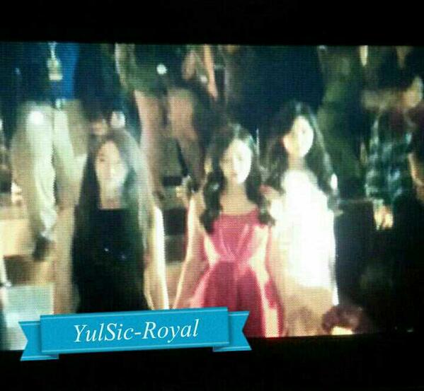 [PIC][20-10-2013]Jessica - YoonA và SeoHyun xuất hiện tại Thái Lan để tham dự "GiRL DE PROVENCE Thanks Party" vào tối nay - Page 2 BXGZ6zTCYAEZ5m6