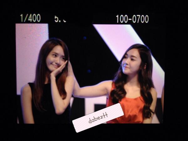 [PIC][20-10-2013]Jessica - YoonA và SeoHyun xuất hiện tại Thái Lan để tham dự "GiRL DE PROVENCE Thanks Party" vào tối nay - Page 2 BXGdEBFCIAANueq