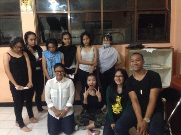 Rayvindira's tweet photo. @winandarmedia @isankelek @Talithazella @fitrifeb @clamstar14 hihihi:* http://t.co/r5ZHfqf9C7