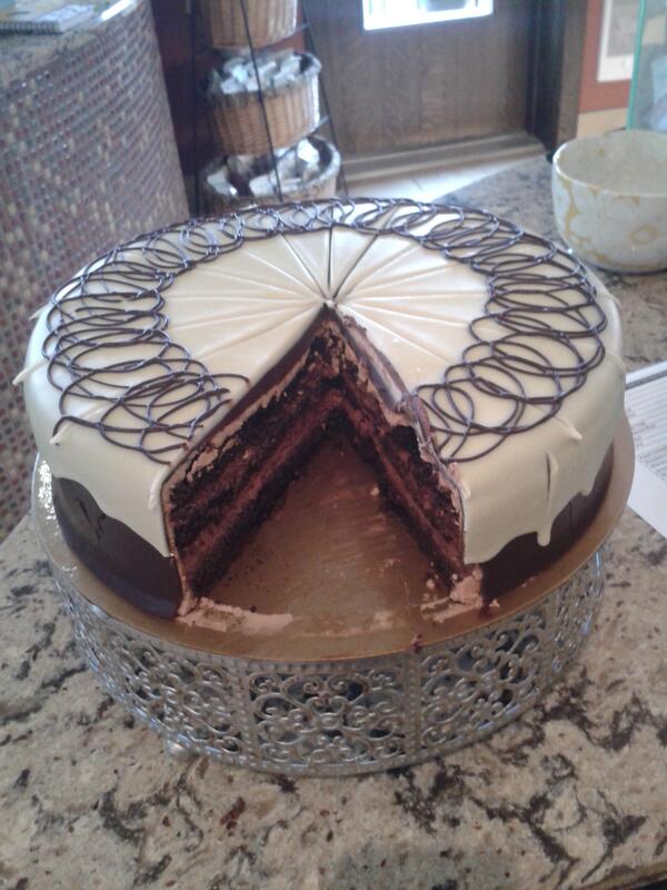 CafeBocado's tweet photo. Yummy yummy double chocolate mousse cake!! :) http://t.co/0MyQTDOTG5