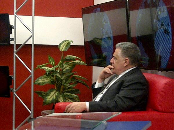 verasjjj's tweet photo. @sotojimenezv @VRepublicaSTGO @DanielGuillenG @luisVferreras. En el programa sondeo http://t.co/mMYV8fRdos