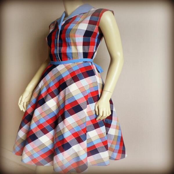 #50s #vintagedress #vintagestyle #check #winter #warm #fifties #instavintage #vintage #forsale #swing #musthave