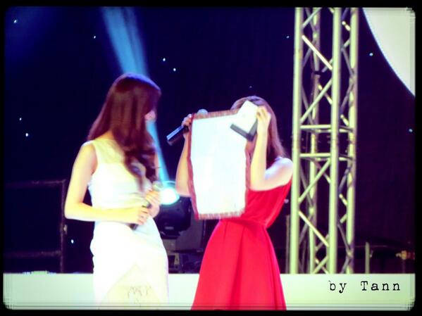 [PIC][20-10-2013]Jessica - YoonA và SeoHyun xuất hiện tại Thái Lan để tham dự "GiRL DE PROVENCE Thanks Party" vào tối nay - Page 3 BXHaVVCCAAAnp7v
