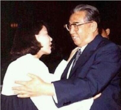 '김일성의 딸'이라고 자처하던 임수경이 국회의원이 되더니 이번엔 '김일성의 호로자식'인 탈북자들의 한국사회 정착을 위해 법안을 발의했단다. '배반자', '반역자'라는 탈북자들에 대한인식부터 바꿔라!