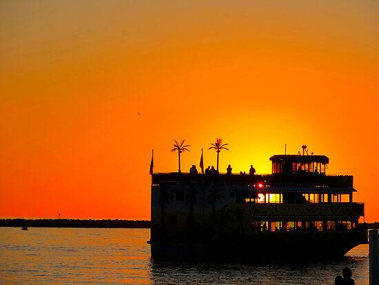 #ClearwaterBeach has the Best Sunsets! Take a #tropicalcruise tonight and find out why! #lovefl @vspc <a href="/Cleargram/">Cleargram</a>