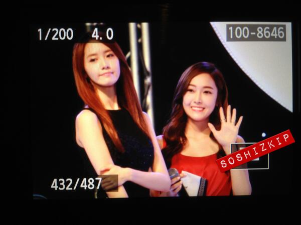 [PIC][20-10-2013]Jessica - YoonA và SeoHyun xuất hiện tại Thái Lan để tham dự "GiRL DE PROVENCE Thanks Party" vào tối nay - Page 3 BXHwK2-CEAAtVmM