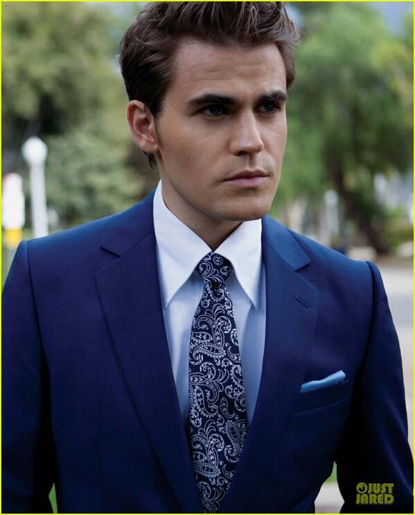 _foreverstefan's tweet photo. Paul Wesley + a suit = 😍😘😍😘 http://t.co/irC9nHp97v
