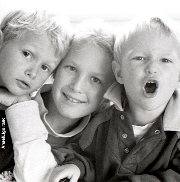 AnselElgortBR's tweet photo. Ansel, Sophie e Warren ainda pequenos, adoráveis! ( O Ansel é o mais novinho) http://t.co/pGijVUYojq