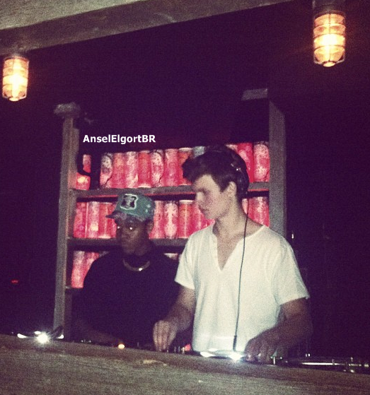 AnselElgortBR's tweet photo. @Ansolo_Music Lhes apresento, Ansolo!! http://t.co/ZhOdXnxGGo