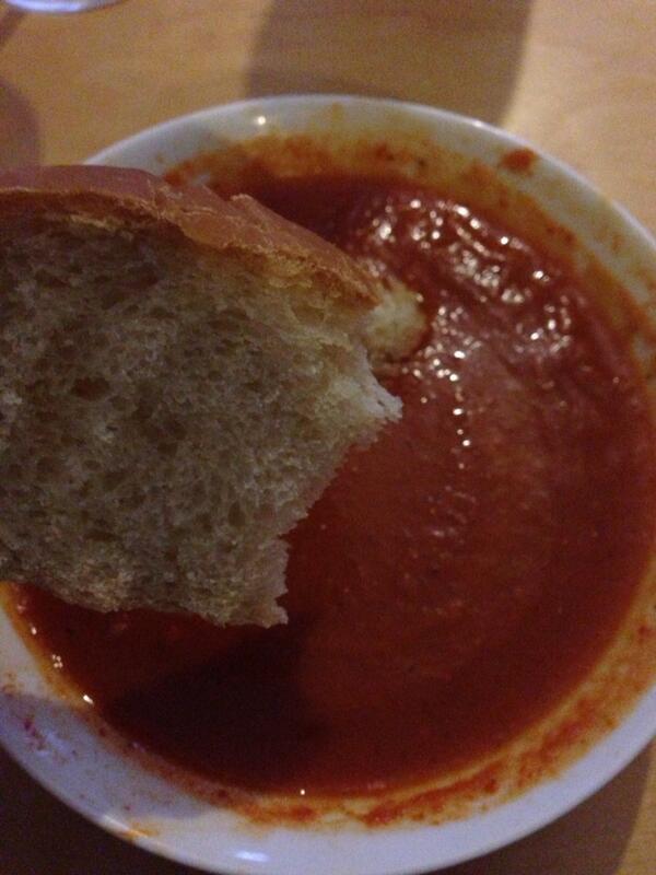 AlexPinniger's tweet image. @vmann1969 Megan's homemade bread goes very well with my homemade tomato soup #notprocessed