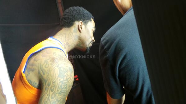 nyknicks's tweet photo. Hey, @TheRealJRSmith what are you looking at? #KnicksInOrange http://t.co/84mzjHMzAc
