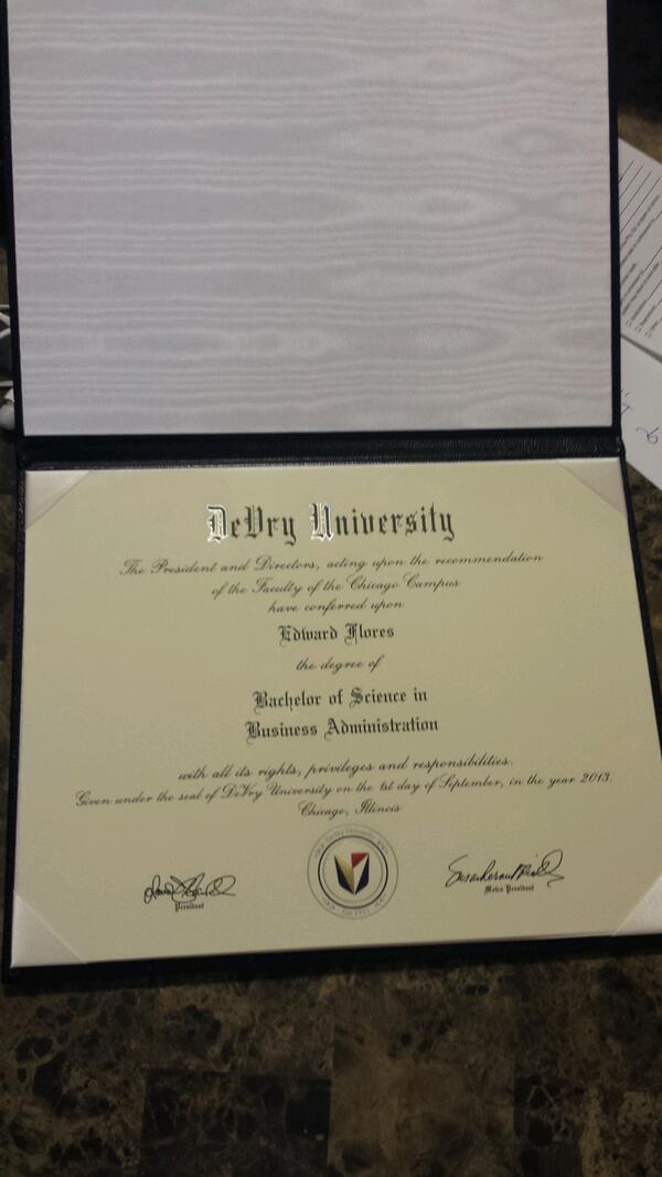 Chelito773's tweet image. Finally, 1of da happiest days of my life, my #bachelor'sdegree from 1 of da best schools in chicago #devryuniversity