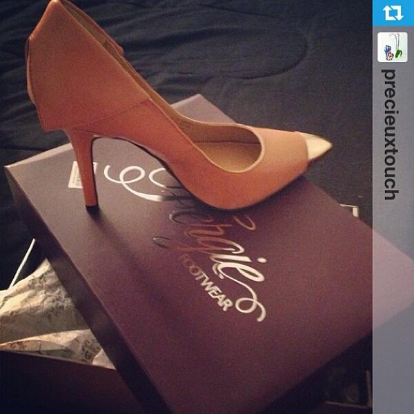 FergieFootwear's tweet photo. Step into the new #powershoe &amp; #commandattention in @Fergie PODIUM #captoepumps, now at @Macys.http://t.co/8fSWjpd5P6 http://t.co/rERyZ4G4VY