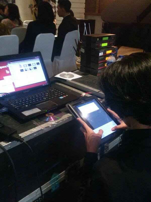rckyrsnt's tweet photo. Colongan nih lg event...socmed boy || @vinpizza @sayaDidi @ http://t.co/hTzuGwrmwS
