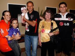 ceni_oficial's tweet photo. minha familia linda!!!!!!!!<3<3 http://t.co/ssiGeXUJ9r