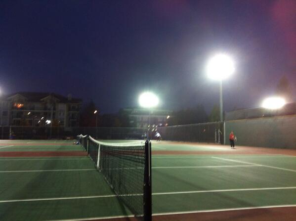 GuntherLivesOn's tweet photo. Tennis on a crisp fall night 👌 @DaRealAfrass #tenniscanada #VancouverBC #PoCo http://t.co/L9L5cajPAQ