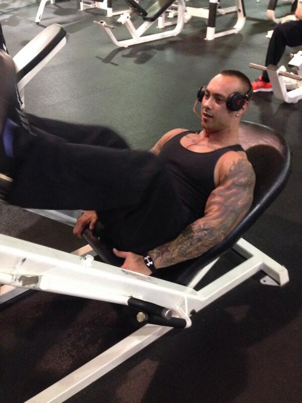 AdrianCiofiac's tweet photo. Leg and shoulder workout #2 weeks out#bodybuilding http://t.co/AQBKRBGCx6