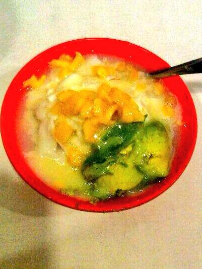 Kuliner_Bandung's tweet photo. Es Teler di samping Griya Pasteur. Cocok buat siang nanti 😄 http://t.co/WtnvhjwYYA