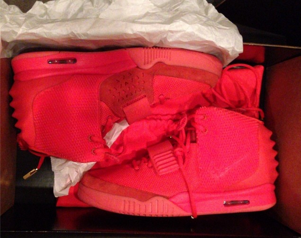 ComplexBets's tweet photo. How would YOU like to see @Nike release the Red October Yeezy 2s? http://t.co/p2kTbHi39D http://t.co/XJJD8s29gG