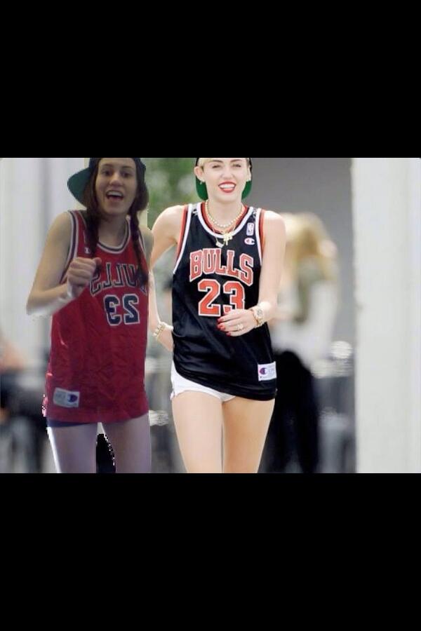 jellul35's tweet photo. @MileyCyrus Remember when we went for a run?? #fitspiration #cantstop #wontstop #RETWEETPLS #ILOVEYOU http://t.co/wg4euaJaAn