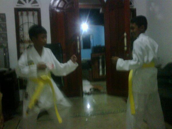 SSaeran's tweet photo. Adik kakak mau komite http://t.co/6dogLwS8DE