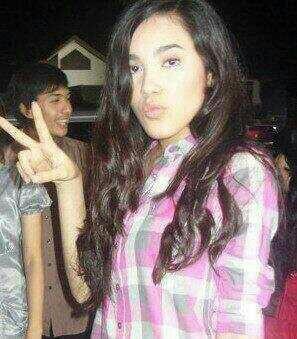 ChelLauvers's tweet photo. #ChellaPict lokasi syuting NC ;)) #peace ;) http://t.co/jzBMQLZ755