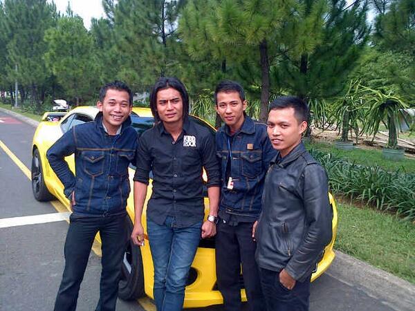 Group band biolity, dipunggawai charly st setia. LoL :D