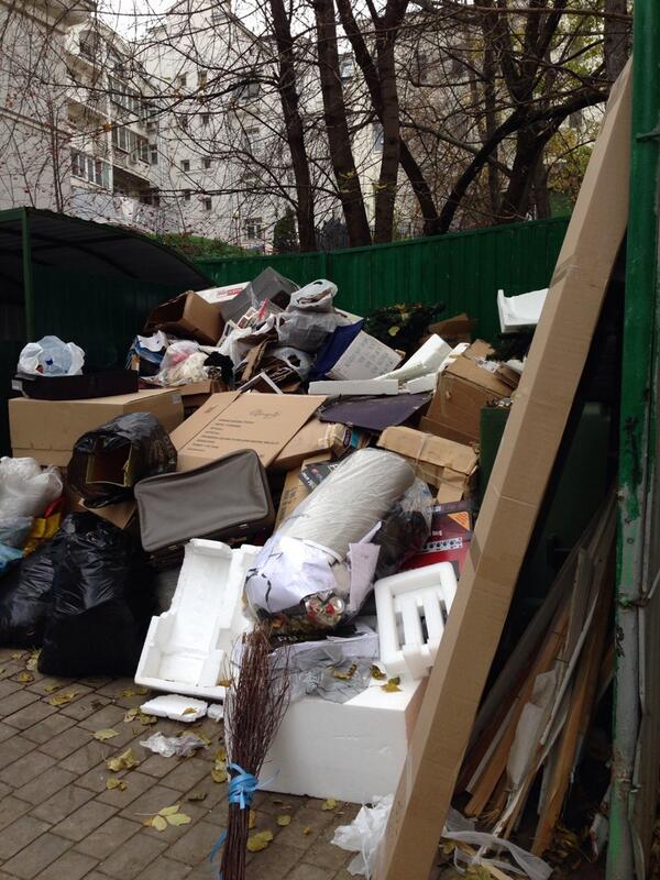 А мусор, который после истерики по мигрантам переполняет Московские дворы к #Онищенко, в ФМС или Колокольцеву везти?