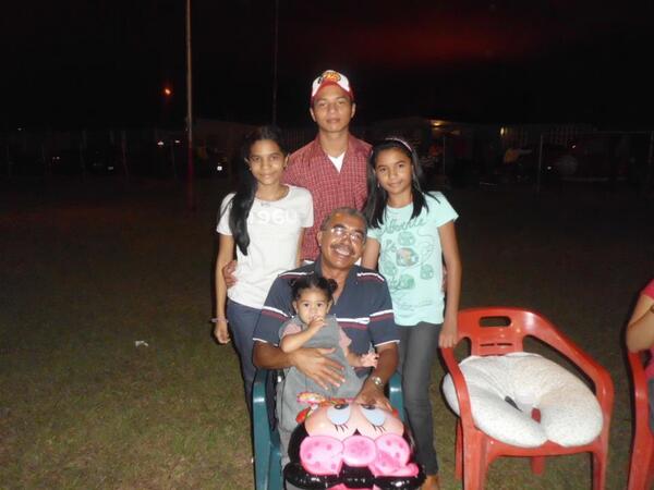 Maferca_'s tweet photo. foto vieja X.x mi abuelo el mas guapo!! http://t.co/KYN5FkQKSq