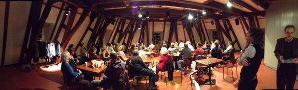 iskandr's tweet image. De kunstenaar vertelt het verhaal achter het neonwerk voor de prijswinnaars. #grachtencode