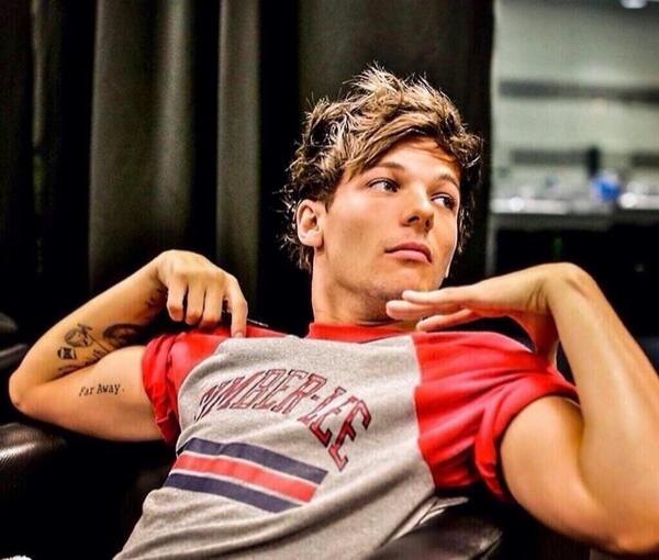 tomlinfuk's tweet photo. “@horanjobros: Bye- ceps http://t.co/xzAUHhyT01” Fuck me this is hot!!! -D