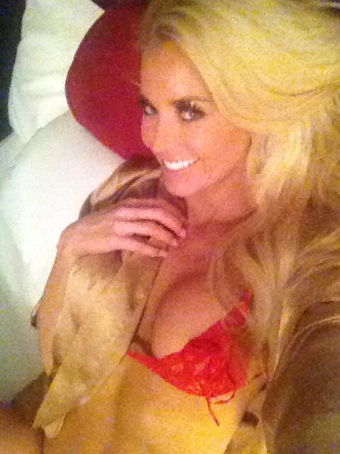 Happy #TuesdayTease @Playboydotcom @Playboy @playboylive @playboyplus http://t.co/MXI0RE0Gt6<a href="/tag/tuesdaytease"class="tags">#TuesdayTease</a><a class="tags" href="/tag/playboy">@playboy</a><a class="tags" href="/tag/playboy">@playboy</a><a class="tags" target="_blank" title="On Twitter" href="/?out=eyJ0eXAiOiJKV1QiLCJhbGciOiJIUzUxMiJ9.eyJpYXQiOjE3MjQ4MTYyMjIsImlzcyI6InR3cG9ybnN0YXJzLmNvbSIsIm5iZiI6MTcyNDgxNjIyMiwiZXhwIjoxNzU2MzUyMjIyLCJyZWRpcmVjdF91cmwiOiJodHRwczovL3R3aXR0ZXIuY29tL3BsYXlib3lsaXZlIn0.5E-8xxNj0FXYJHq2YSYmOUNQZOPqZjjBUNxiR17HSfocpG9E09jml2TgWQWgN1R2bnkknGbSGtSZT7hey8ZGtw">@playboylive</a>