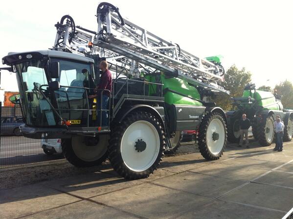 Tecnomaholland's tweet photo. Bezoek,tecnoma in Epernay http://t.co/KocGB5NFik
