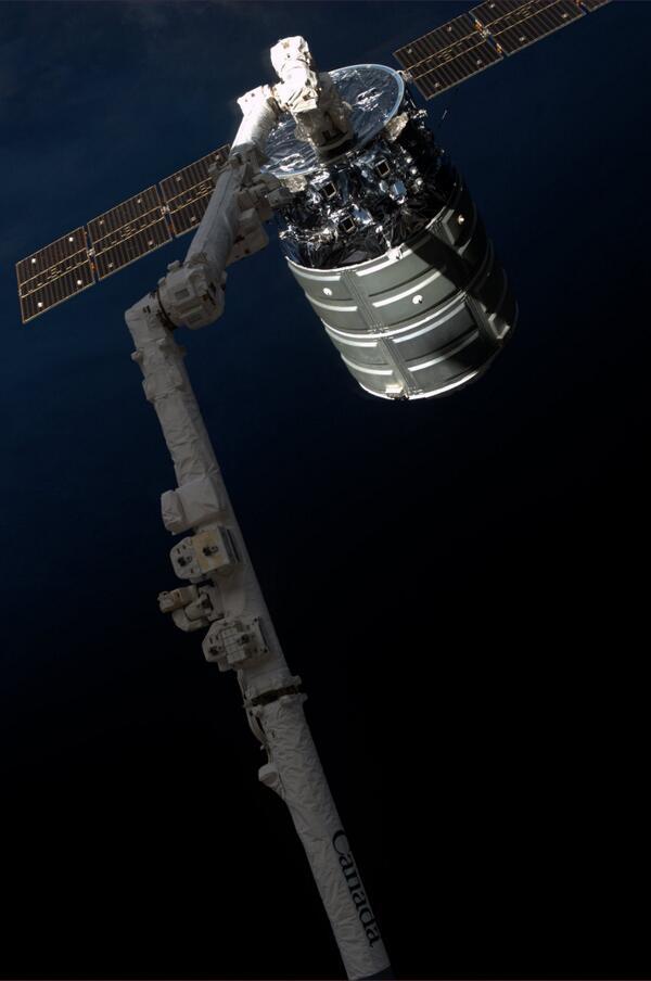 Lancement Antares - Cygnus.1 - 18-09-2013 - Page 7 BXMQbRwCMAEcquY