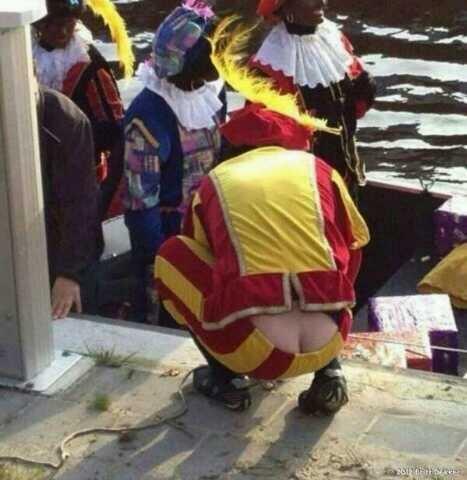 Wat een ophef allemaal over Zwarte Piet, blijkt hij niet eens zwart te zijn..  #Zwartepietmoetblijven #Slechtegrappen