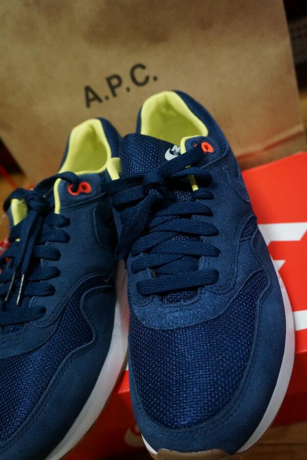 Quipcy's tweet photo. 2013 FALL SEASON
A.P.C×NIKE COLLABORATION
NIKE AIR MAXIM 1 APC SP
MIDNIGHT NAVY (607541-448)

구했다~! 으헝헝ㅇㅇ http://t.co/CPDlbaEy6z