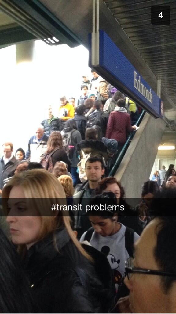 CityNewsVAN's tweet photo. @News1130Traffic #EdmondsStation #transit RT @RSakhrani: #translink problems http://t.co/S0IzcnUTtH