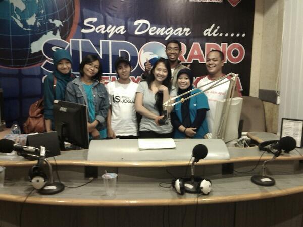 RT"<a href="/alaikazizi/">Alaik Azizi</a>: + Ata RW <a href="/ayeuka/">Ayuk Purwandari</a>: <a href="/ISJogja/">IS Jogja</a>: berbagi cerita di @SindoTrijayayk <a href="/erickekop/">Erick Eko Pramono</a> dan <a href="/nikenaw/">Niken Anggrek Wulan</a> <a href="/mr_yunazz/">Tukang gambar partikelir</a> "