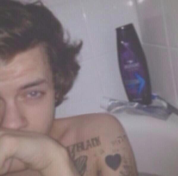 Real_Dark_Harry's tweet photo. How is everyone http://t.co/XdtTiLJ27P