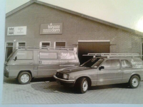 30jaar geleden zagen onze auto's er nogal anders uit. Maar nog steeds dezelfde partners <a href="/Hartgerinkbv/">autobedr.Hartgerink</a> <a href="/BennieWilmink/">Bennie Wilmink Auto</a>