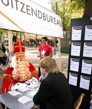 ProtesteerPiet's tweet photo. Dankzij deze actie zijn er in tijden van crisis meer banen beschikbaar!! #ZwartePiet http://t.co/weuu7ogJnh