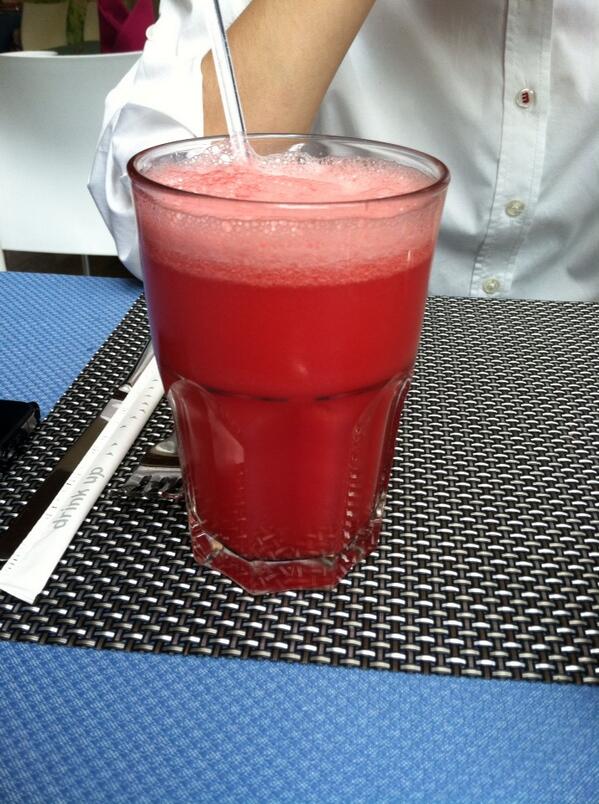 AskDrMona's tweet photo. Watermelon juice is a Malay favorite. Is it b/c it contains the compound 1-citrulline for muscle recovery? http://t.co/01AZwRFjUh
