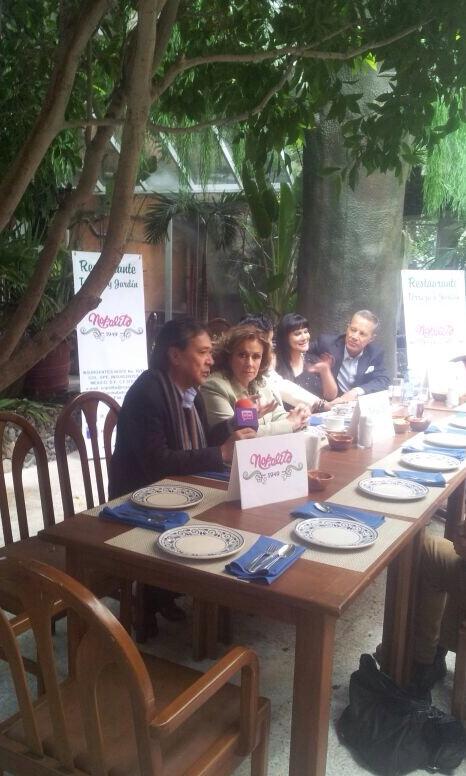nopalito1949's tweet photo. Siempre un gusto recibir a nuestra amiga @LAURAZAPATAM http://t.co/RusiZEY4bn