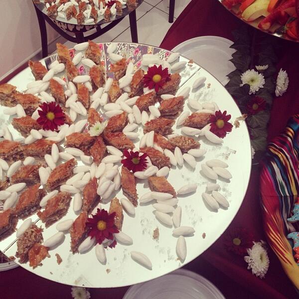 StyleUz's tweet photo. New Instagram photo: Узбечилик #сладости #styleuz2013 (http://t.co/CTQ3AEDWH6) http://t.co/ZlsBCBoyfP