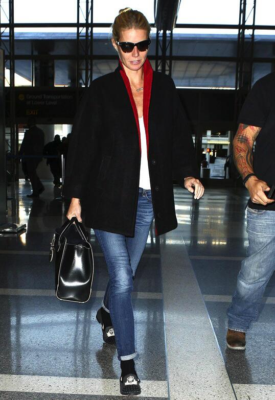 AGJeans's tweet image. #JetSetStyle: @GwynethPaltrow hits LAX wearing our Legging Ankle in 10 Yrs Day Breaker. Shop: agjean.co/175W33O
