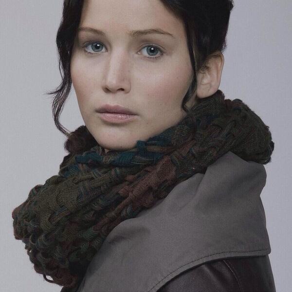 FanHungerga's tweet image. Aww Jennifer Lawrence as Katniss Everdeen is so pretty her like in all her pics. Love this girl.