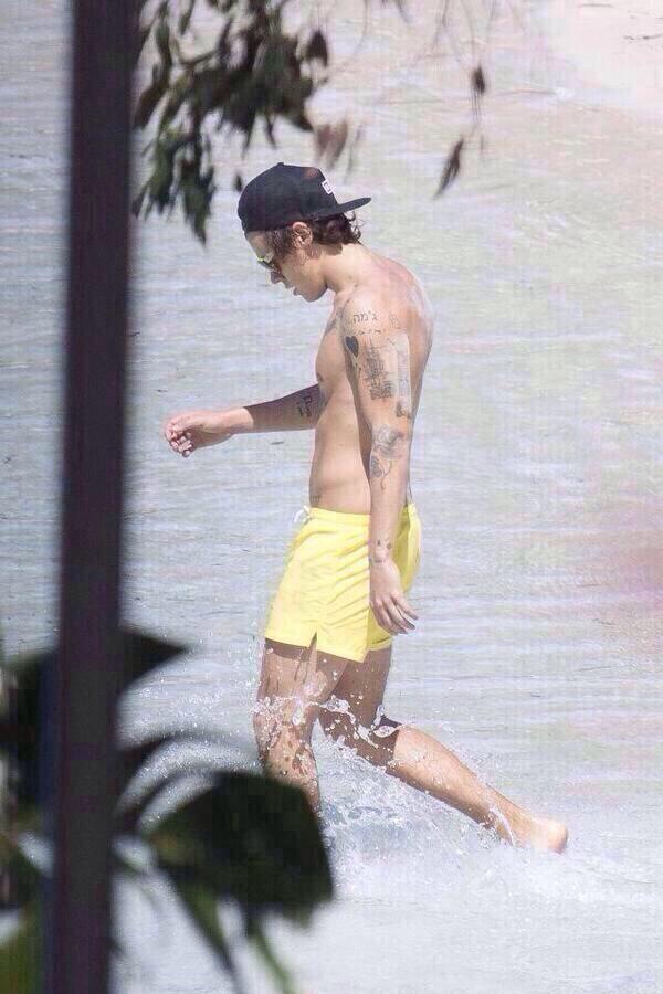 oceanfalse's tweet image. “@calderpls: QUOTE THIS TWEET WITH THE LAST PICTURE YOU SAVED” don't judge me.