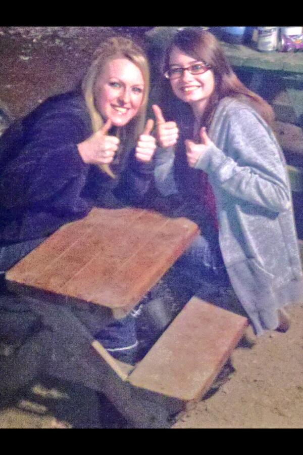 ToriPearsonn's tweet image. Remember this night? Hahaha #tinytable @bmaples14
