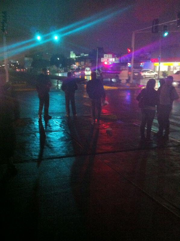 Enemigoi's tweet photo. Un reconocimiento a la Policia Estatal de Ecatepec que esta ayudando por falta de #Mexibus en CD Azteca. @ecatepec http://t.co/fxkKAitKD7